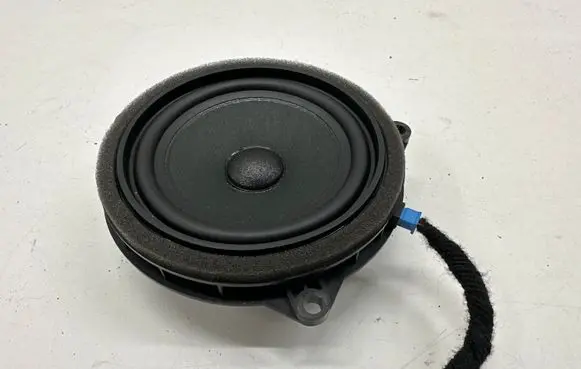 BMW 2 F46 Front door speaker 8715685