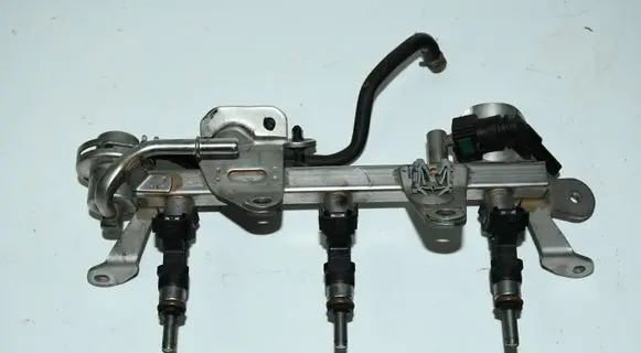 Dacia Sandero Fuel main line pipe 175201470R 8201203141