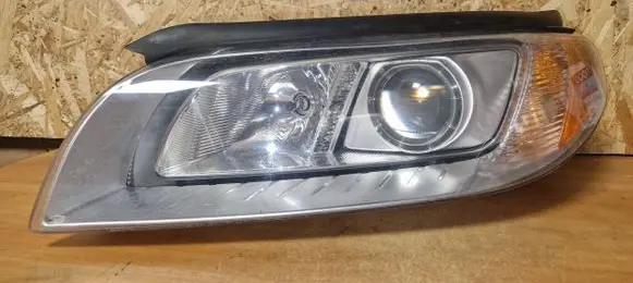 Volvo V70 Headlight/headlamp 31214347