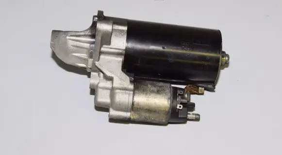 BMW 1 E81 E87 Starter motor 7796892 001115046