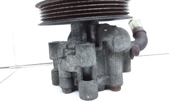 Toyota Corolla Verso AR10 Power steering pump