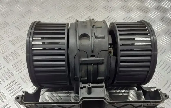Renault Megane III Front door blower motor T1001187V