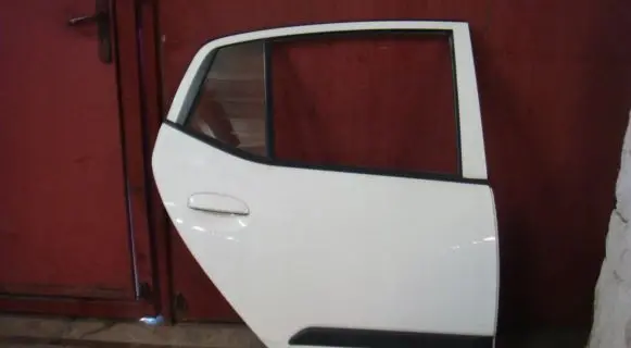 Hyundai i10 Rear door