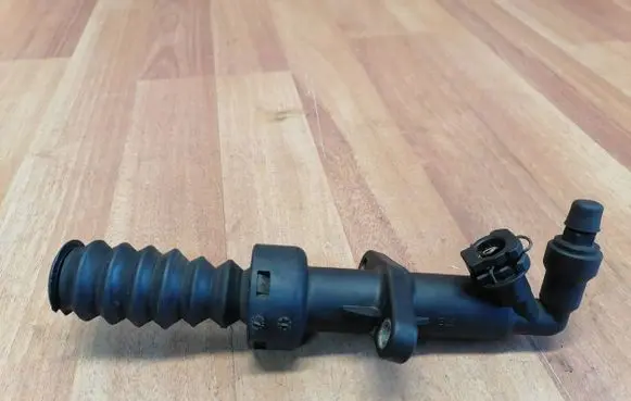 Clutch slave cylinder