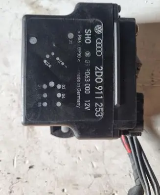 Volkswagen II LT Glow plug pre-heat relay 2D0911253 899063000