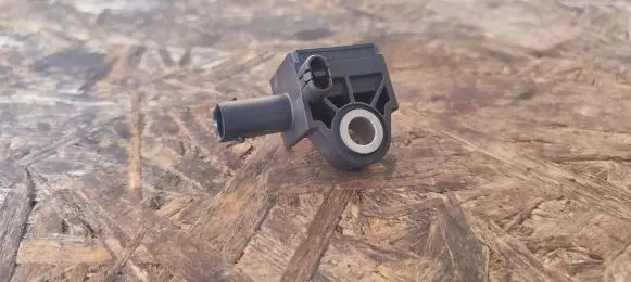 Mercedes-Benz C W205 Airbag deployment crash/impact sensor 2229051400 07748 160310