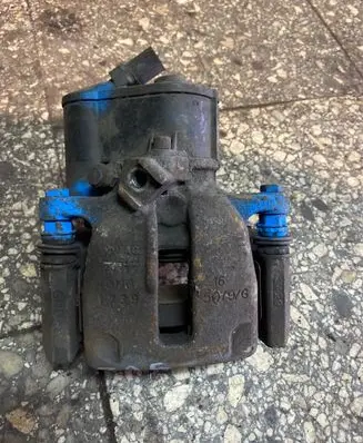 Volkswagen PASSAT B6 Front brake caliper