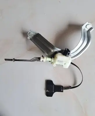Toyota Avensis T270 Fuel tank cap lock motor 806631 7703005030 1012081640