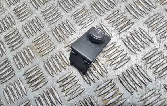 Nissan Almera N16 Wing mirror switch