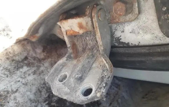 Hyundai Elantra Front door upper hinge