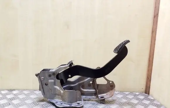 Nissan X-Trail T31 Brake pedal 