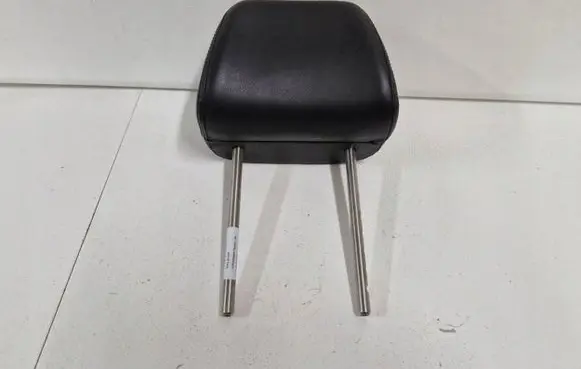 Volkswagen Tiguan Front seat headrest 