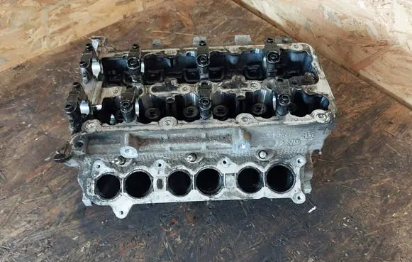 Jeep Grand Cherokee Engine head 90352084F