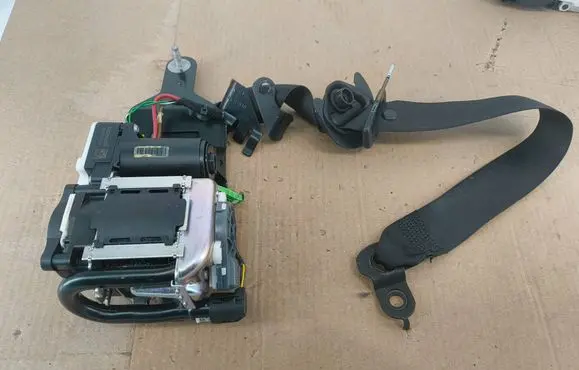 Mercedes-Benz C AMG W204 Front seatbelt 616774500 010L000 BAMPT1273