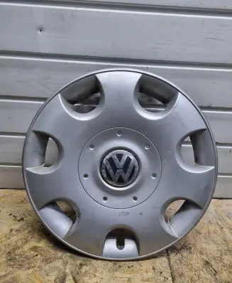 Volkswagen Golf IV R16 wheel hub/cap/trim 