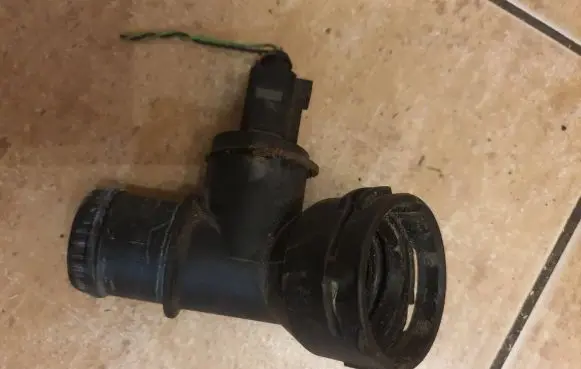 Volkswagen Touran I Engine coolant pipe/hose 1k012229161