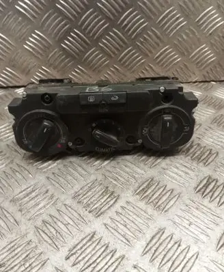 Volkswagen PASSAT B6 Climate control unit