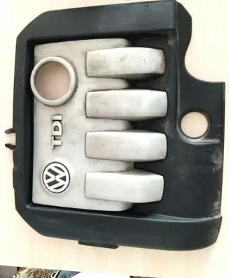 Volkswagen PASSAT B6 Engine cover (trim) 03G103925