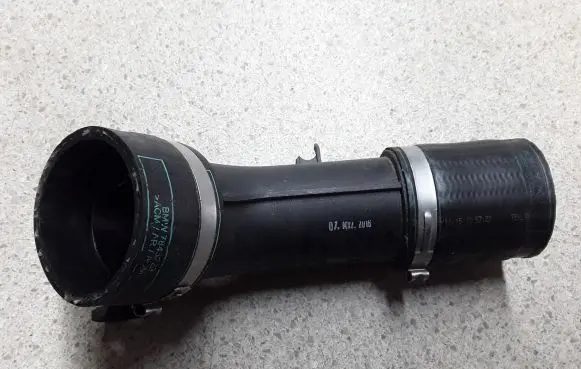 BMW M5 Air intake hose/pipe 7843222 7843229