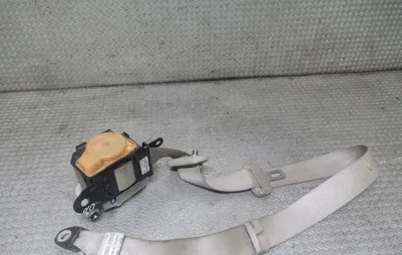 Mazda CX-7 Front seatbelt C9587N