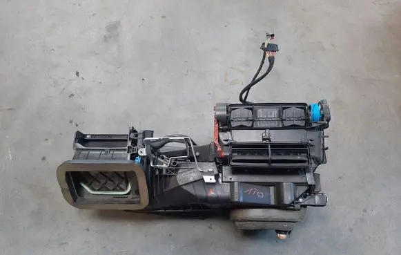 Volkswagen Touran II Interior heater climate box assembly 1T1820003KC