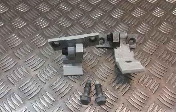 Rear door hinge set