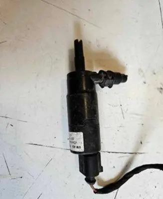 Volkswagen Touran I Headlight washer pump 3B7955681