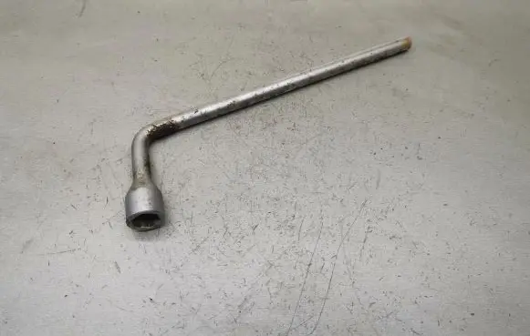 Mercedes-Benz C W203 Wheel nut wrench 1205810246