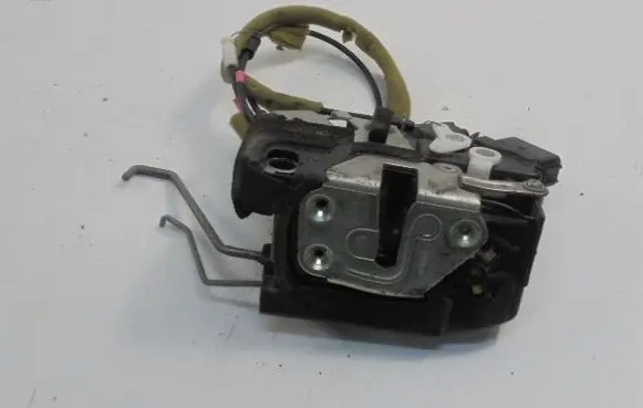 Mazda 3 I Front door lock