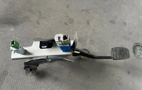 Renault Clio IV Clutch pedal 465039054R AKAA77 15112017