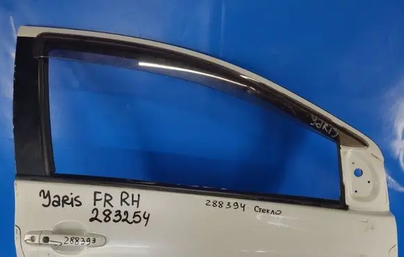 Toyota Yaris Front windscreen/windshield window 