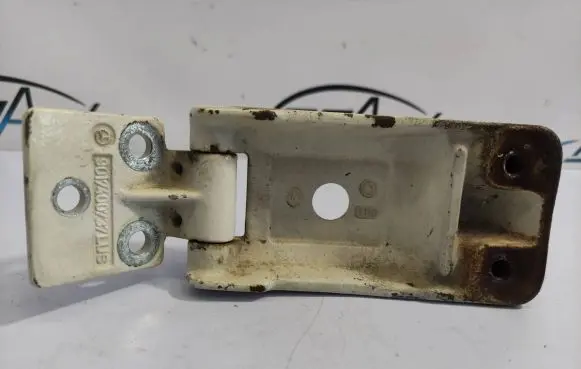 Volkswagen II LT Rear door lower hinge 9017400737