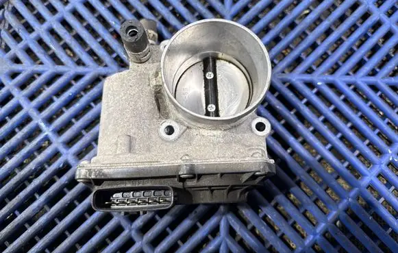 Toyota Auris E180 Throttle valve 2203001110 11799 3C03