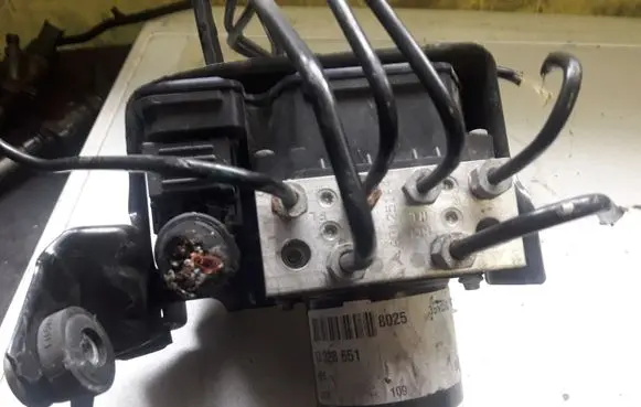 Opel Insignia A ABS Pump 13328651