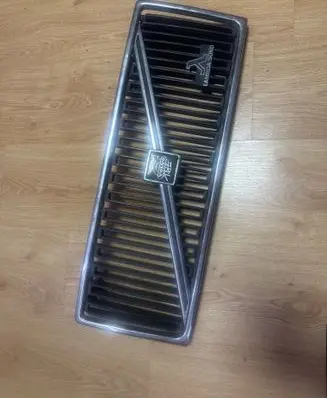 Volvo 740 Front bumper upper radiator grill