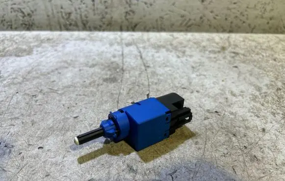 Renault Clio IV Clutch pedal sensor 253256730R