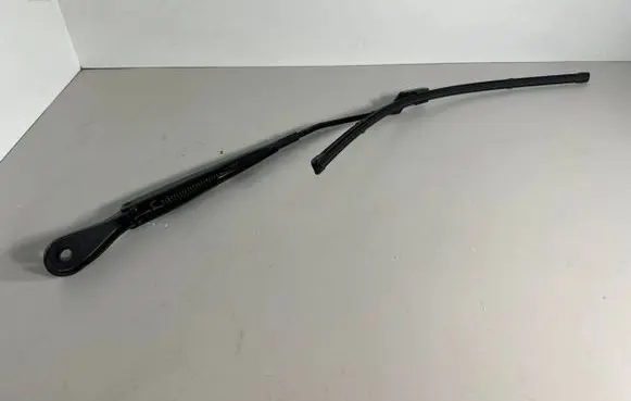 Front wiper blade arm