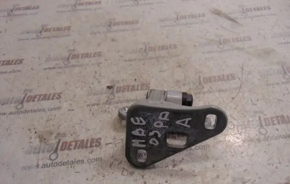 Mercedes-Benz E W211 Front door lower hinge 
