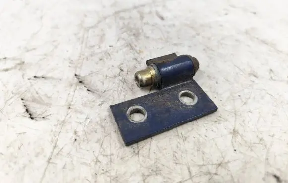 BMW 5 E39 Front door upper hinge