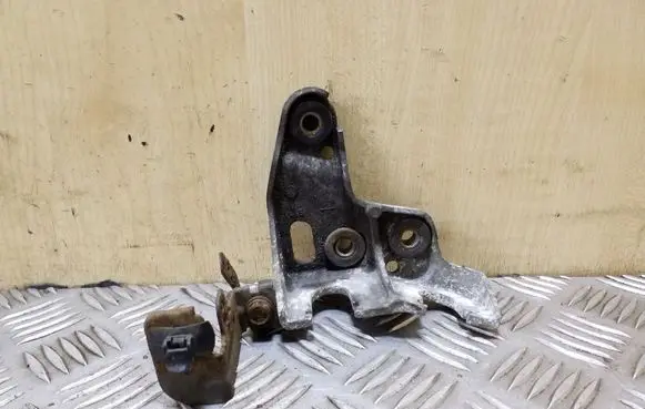 KIA Sportage Gear shift cable bracket 