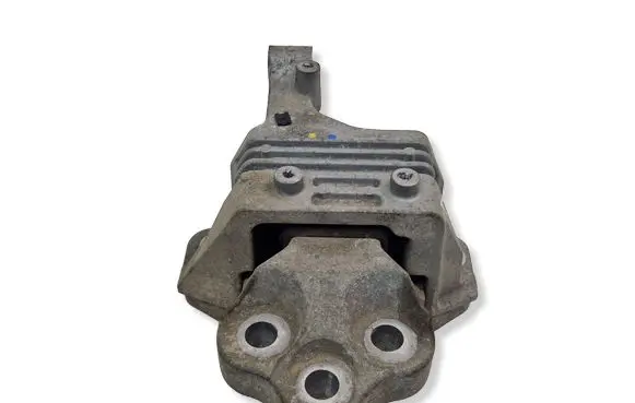 Jeep Cherokee Engine mount bracket P68275805AA 3375