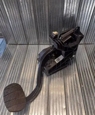 BMW X2 F39 Brake pedal 6856596 81007132