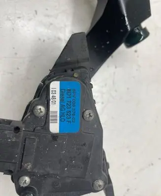 Audi A6 S6 C5 4B Accelerator throttle pedal 8D1723523F