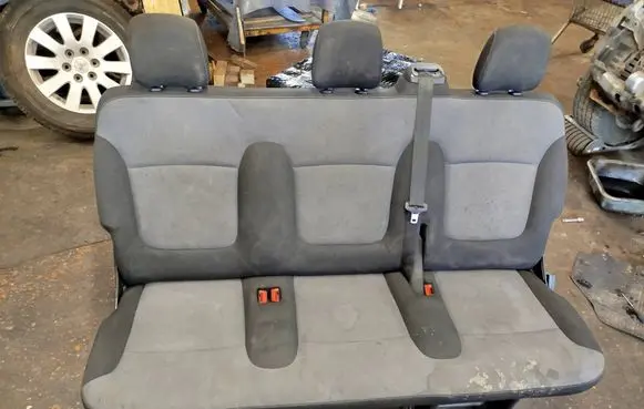 Opel Vivaro Third row seats 
