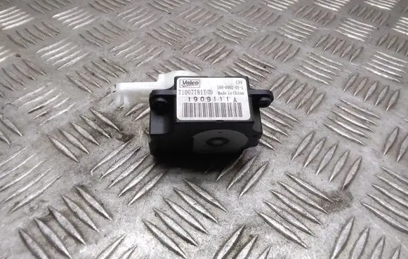 Nissan Leaf I (ZE0) Air flap motor/actuator T1007781T
