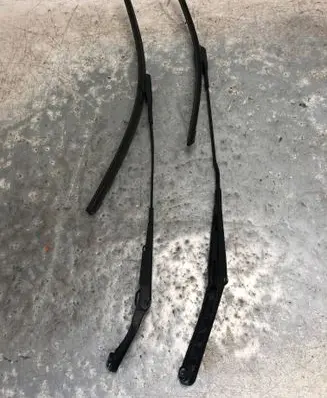 Audi A4 S4 B8 8K Front wiper blade arm 8K1955408 8K1955407