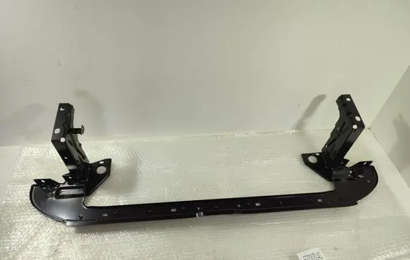 Maserati Quattroporte Bottom radiator support slam panel 670003140