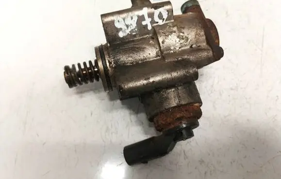 Audi A6 S6 C6 4F Fuel injection high pressure pump 06e025g