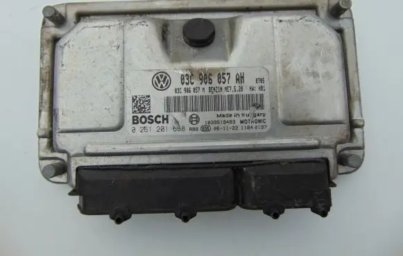 Volkswagen Eos Engine control unit/module 0261201668 03C906057AH
