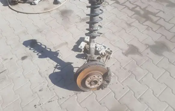 Front wheel hub spindle knuckle